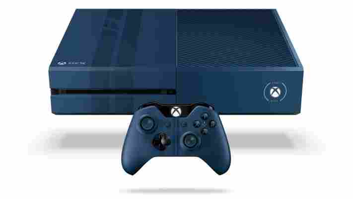 The limited edition Forza 6 Xbox One has racing stripes and sound effects